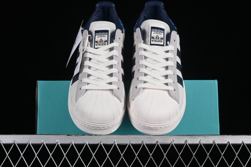 Adidas Originals Superstar Casual Sneakers with Shell Toe Design - ID1139