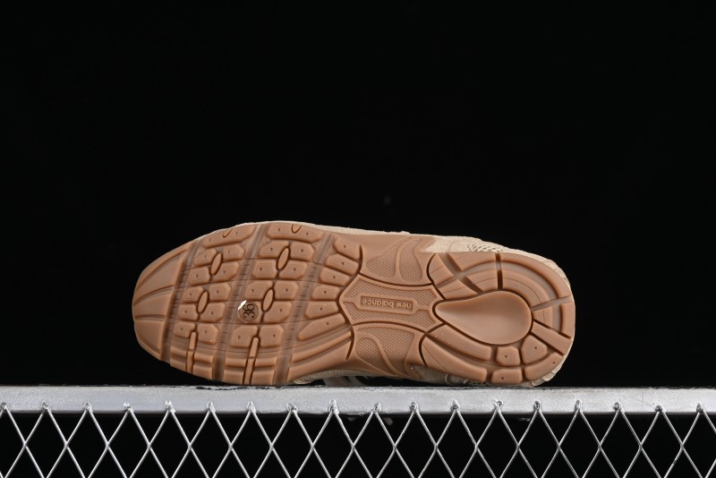 Miu Miu x New Balance 530 Low-Top Retro Running Sneakers with Dual Lace Design - G.D4