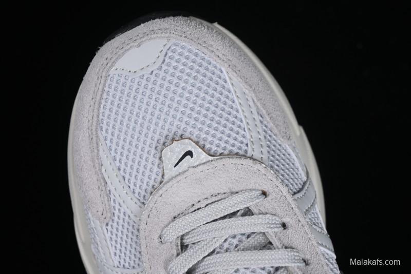 Nike Runtekk V2K Retro Low-Top Running Shoes with Cushlon Midsole and Distressed Effect - FN6703-002