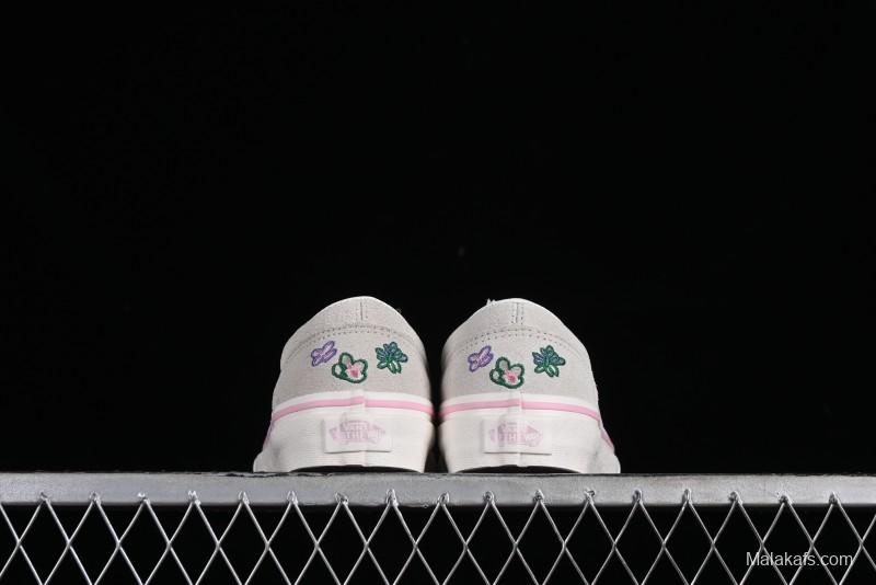 Vans Style 36 Low-Top Skate Shoes with Embroidered Details in Cream - VN000CRPGRN