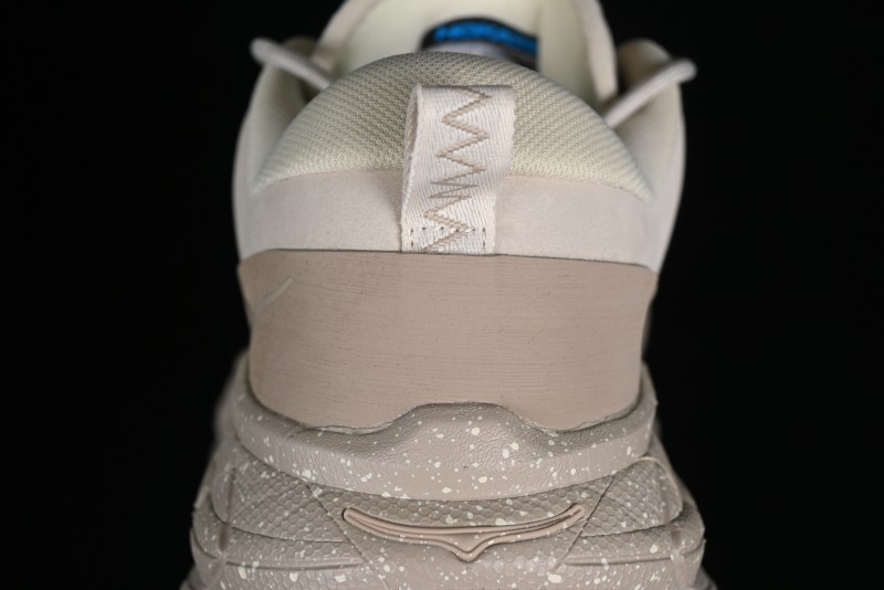 HOKA ONE ONE Tor Summit Low-Top Running Shoes with Geometric Cushioning for Stability and Comfort - 1147952 OLK