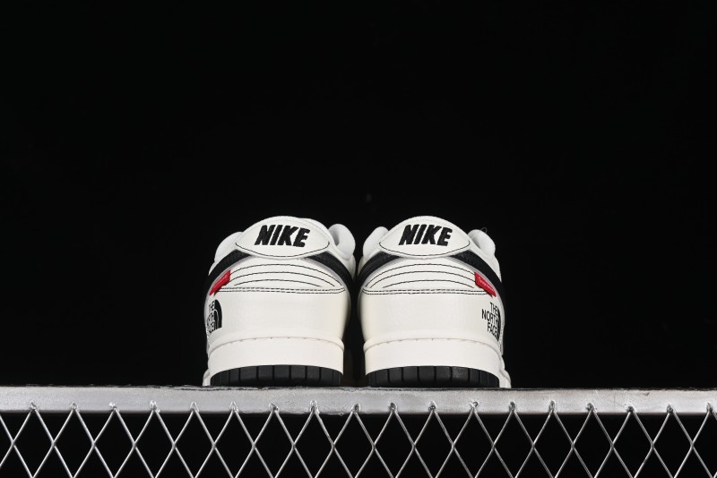Nike SB Dunk Low Supreme x The North Face Low-Top Casual Skateboarding Shoes - BM0234-501