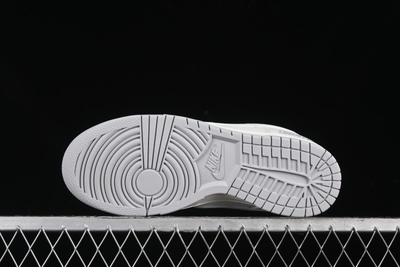 Nike SB Dunk Low x Undefeated Collaboration Casual Skate Shoes - UN1697-622
