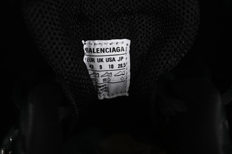 Balenciaga Defender Rubber Platform Sneakers Low-Top Combat Outdoor Shoes with Studded Design and Exaggerated Tire Tread Sole - W2RAG1081