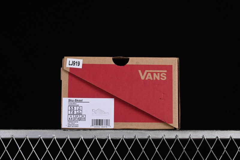 Vans Classics Knu Skool Retro Sneakers with Thickened Tongue and Enlarged Toe - VN0009QCSWE