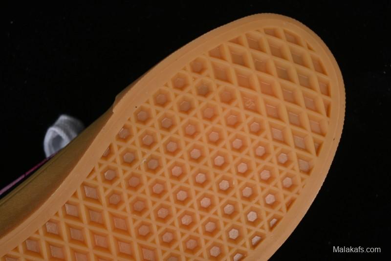 Vans Classics Knu Skool Vulcanized Skate Shoes in Black & Pink - VN0014QC0BV