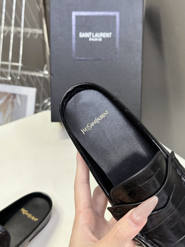 2025 Women Yves Saint Laurent Black Calfskin Loafers KFY00330