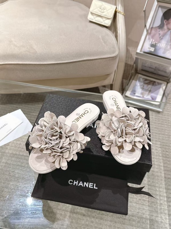 2025 Women Chanel Beige Leather Mules Floral Decoration