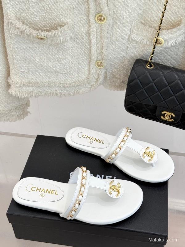 2025 Women Chanel White Leather Slippers CC Chain KFY00250
