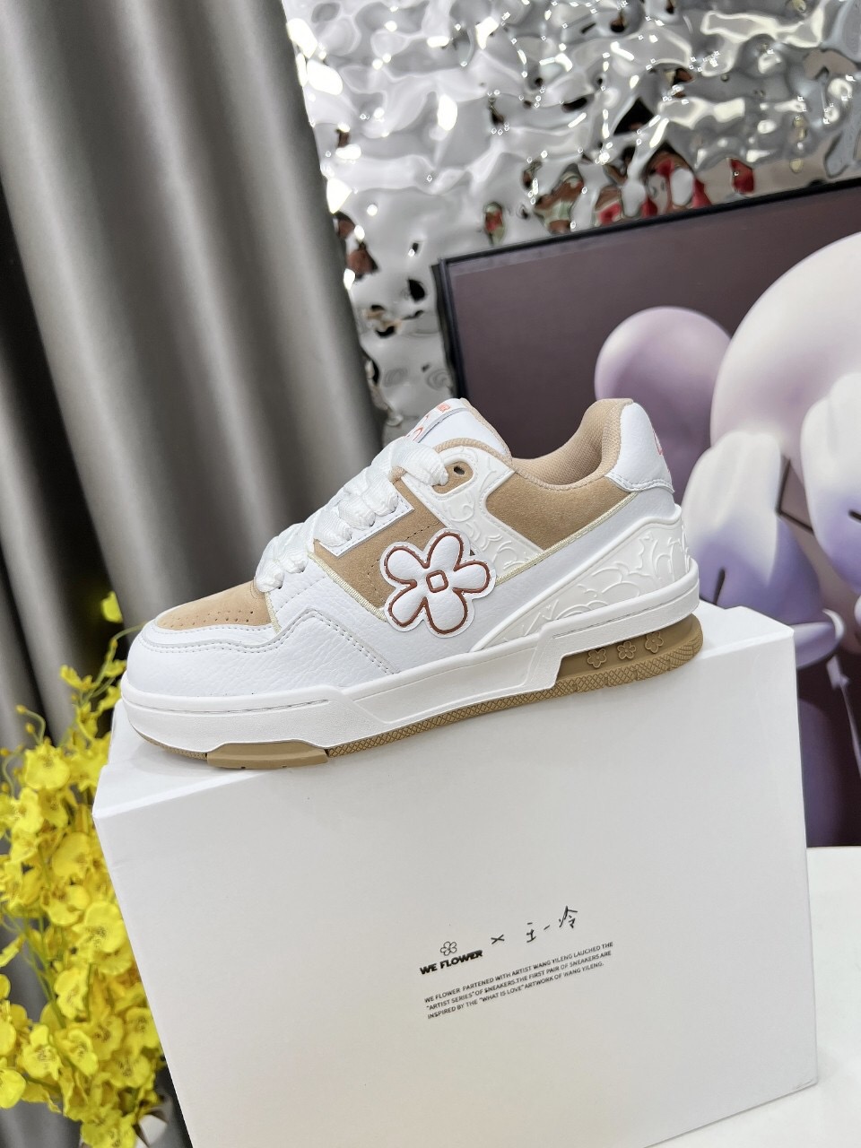 2025 Unisex WEFLOWER White Beige Leather Sneakers LY00280