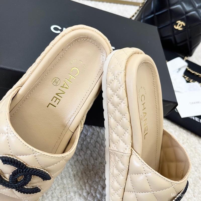 2025 Slippers Chanel Beige Leather Slippers CC Logo