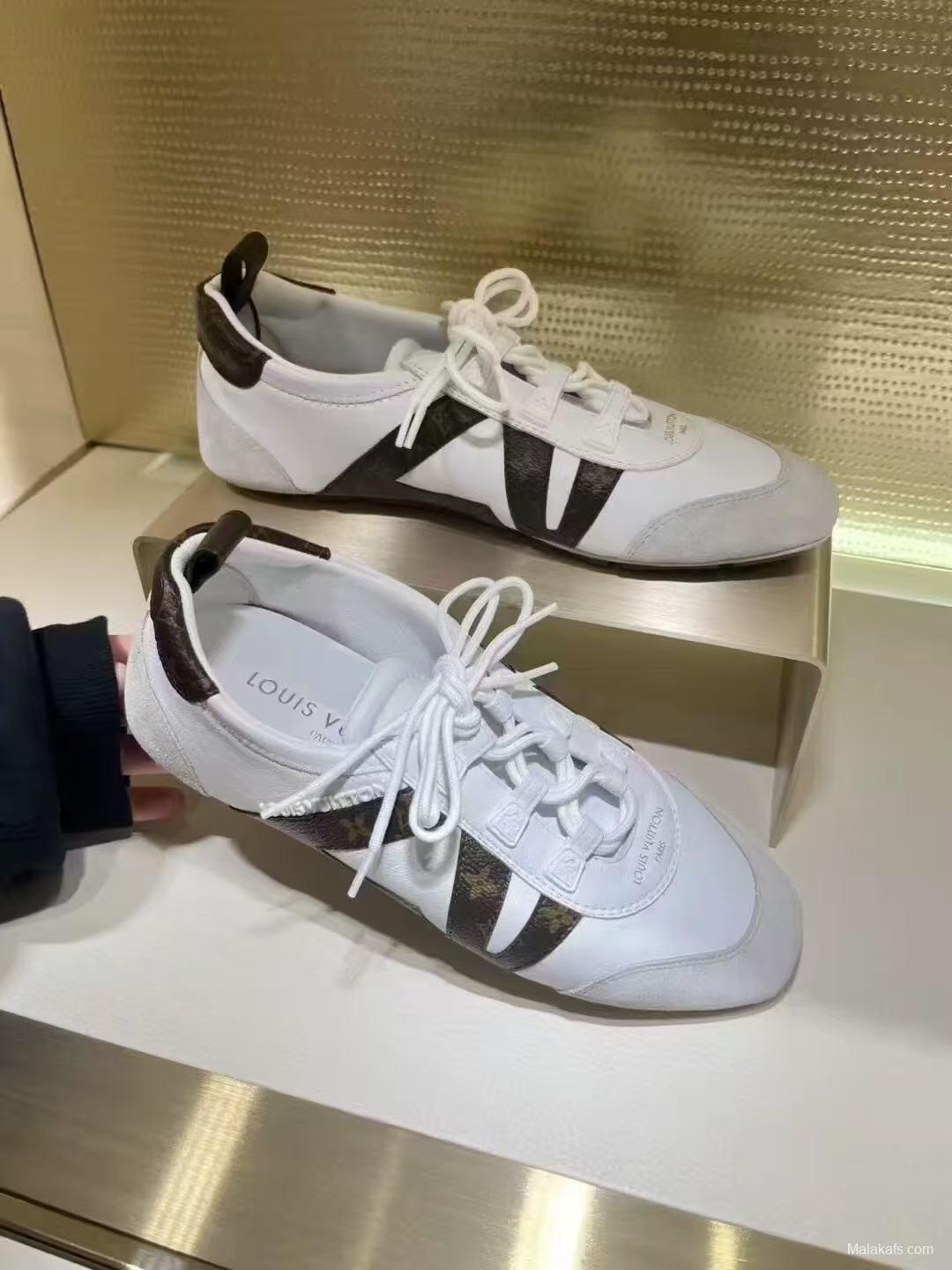 2025 Unisex Louis Vuitton White Brown Leather Sneaker LY00340