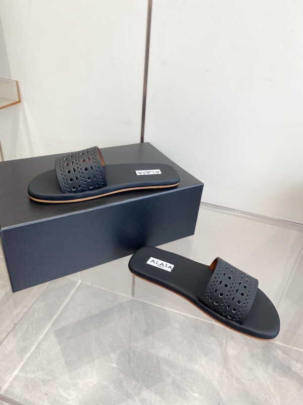 2025 Alaa Black Leather Slippers KFY00280