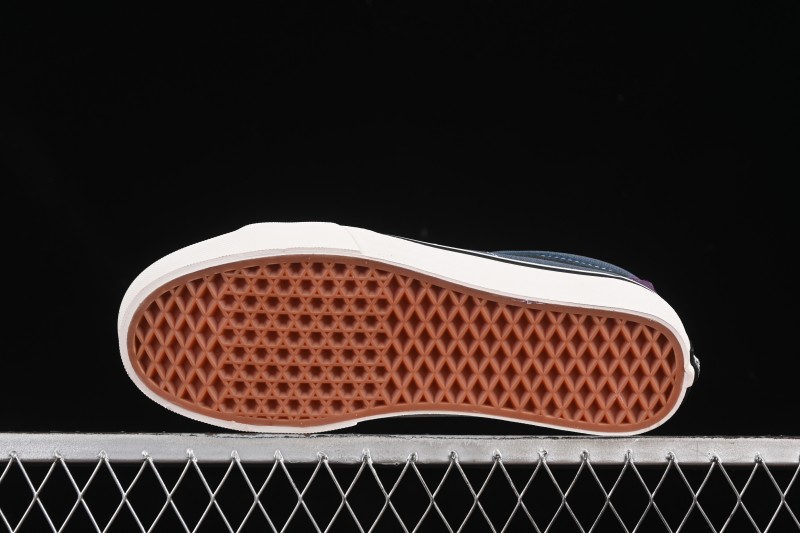 Vans Sk8-Low Skate Shoes with Slip-Resistant Sole - VN0A4UUK76T