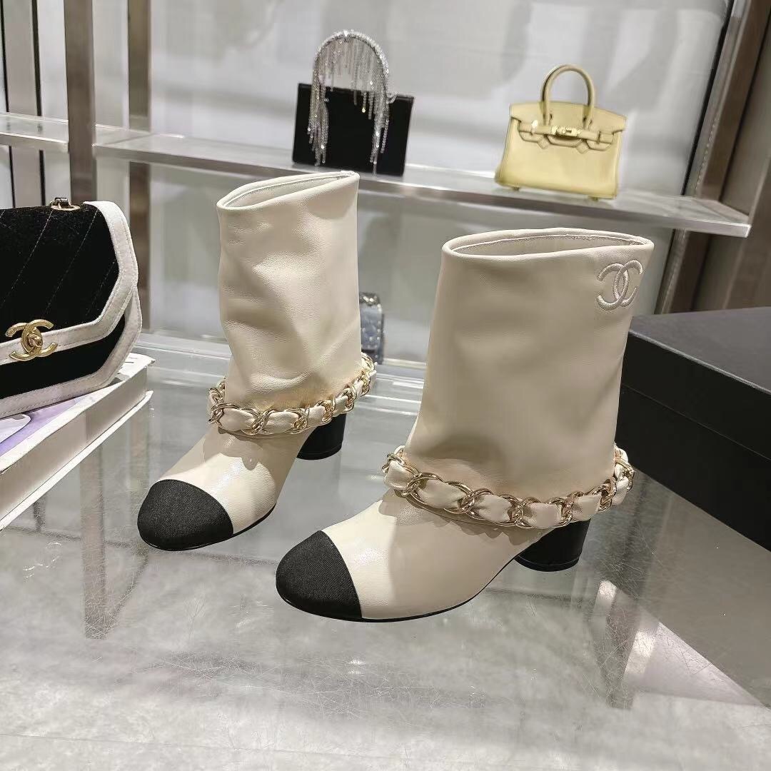 Chanel 2025 SS Runway Turn-Cuff Large Chain Block Heel Boots - LY00410