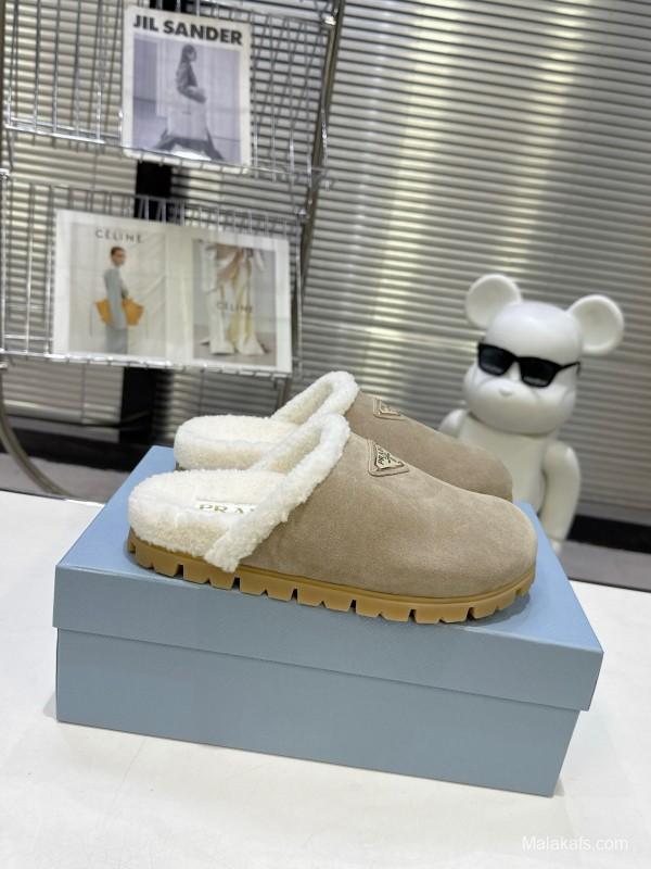 Prada 2025 Fall Winter New Fur Mule Triangle Buckle Bread Toe Half Slipper - KFY00270