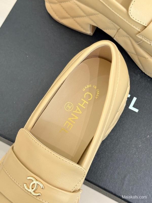 Chanel 25K Fall/Winter New Double C Platform Loafer Shoes with Waterproof Platform - KFY00320