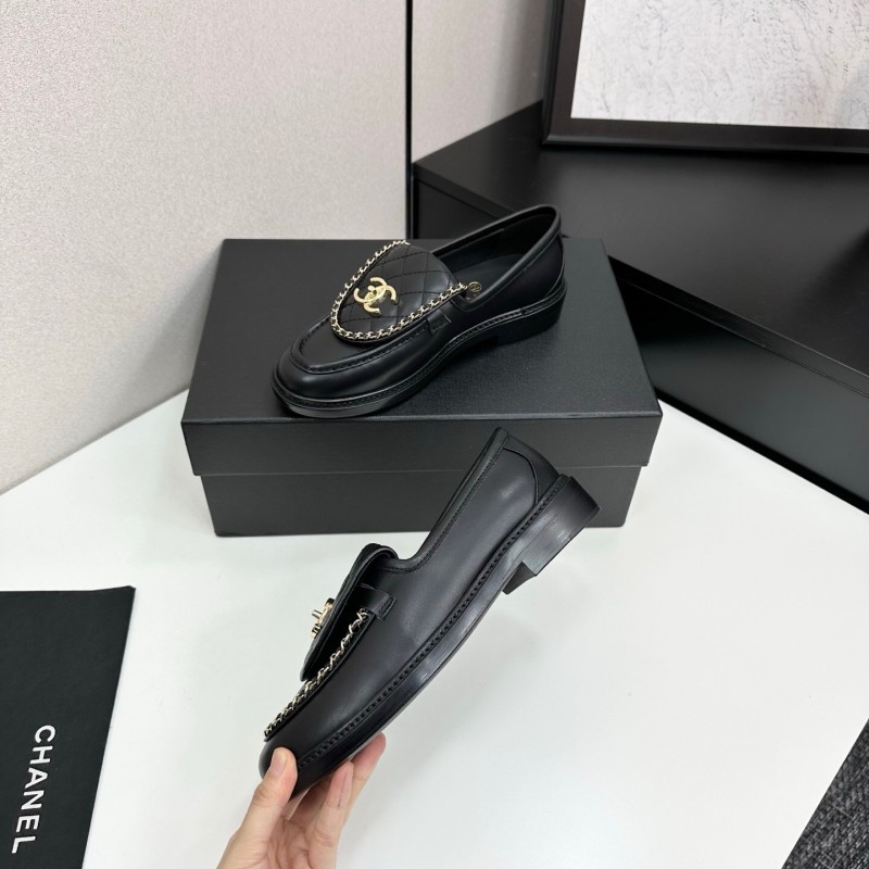 Chanel Classic Flap Chain CC Loafers with Buckle Closure - LY00320