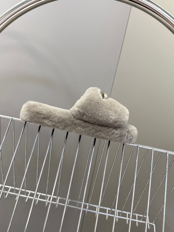 ALAÏA Fall/Winter 2025 Latest Fur Slippers - KFY00230