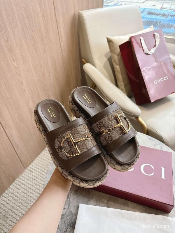 Gucci 2025/SS Women's Sandals with Iconic Horsebit Detail and Gold Hardware - LY00270