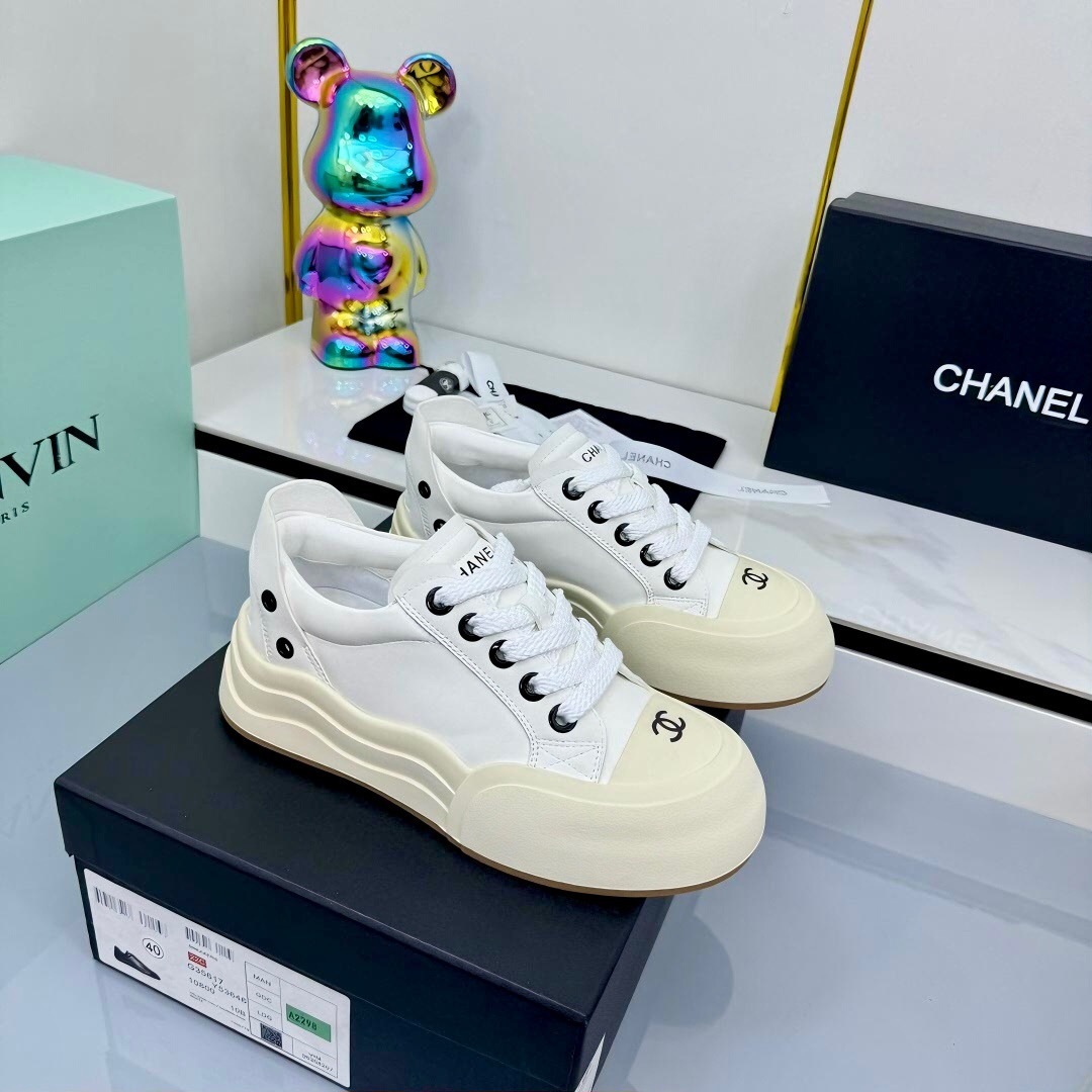 Chanel 2025 SS Casual Sneakers Panda Color Bread Shoes - LY00320