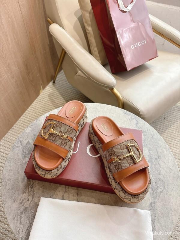 Gucci 8356-8 Women's Sandals with Horsebit Detail and Gold Hardware