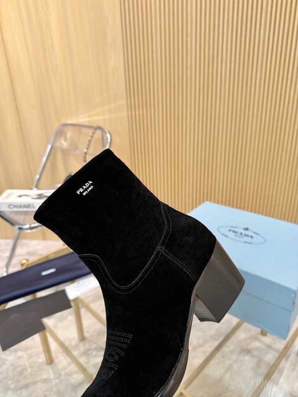 Prada Classic Pointed Boots 2025 SS Collection - L Y00330