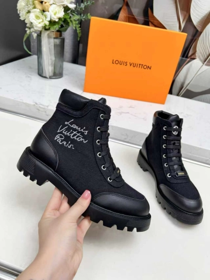 Louis Vuitton Territory Flat Boots with LV Circle Logo and Rubber Outsole - LY00310