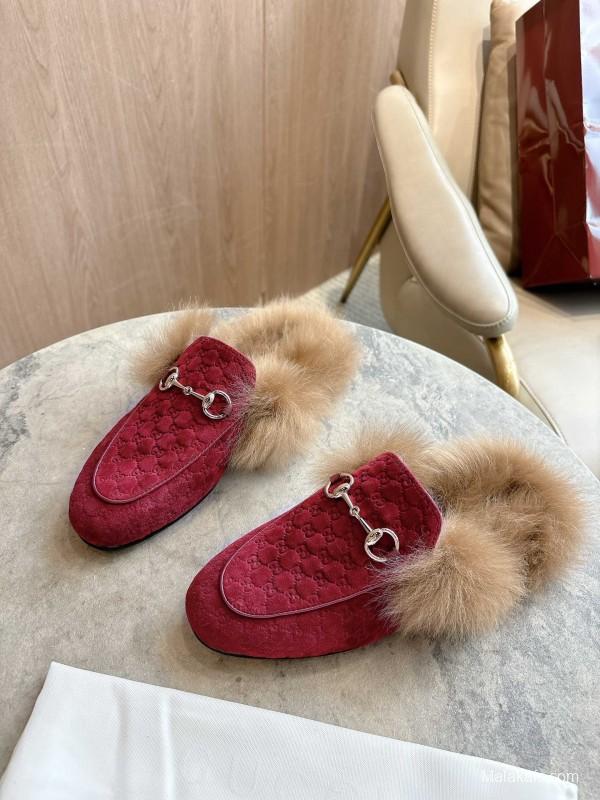 Gucci Women's Fur Mule with Double G Pattern and Horsebit Detail - LY00340