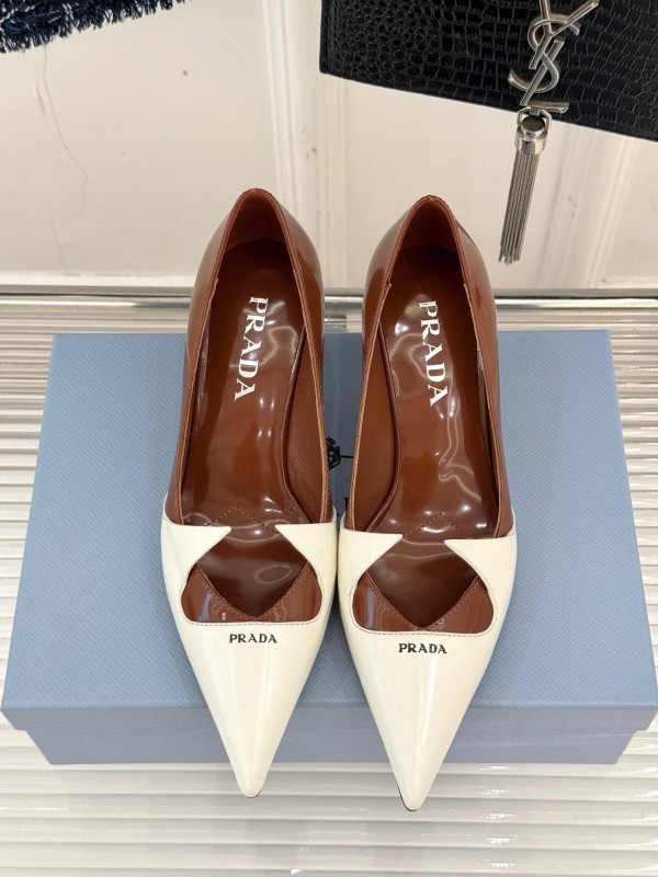 PRADA 2025 SS Catwalk Pointed Toe Kitten Heel Pumps - KFY00310