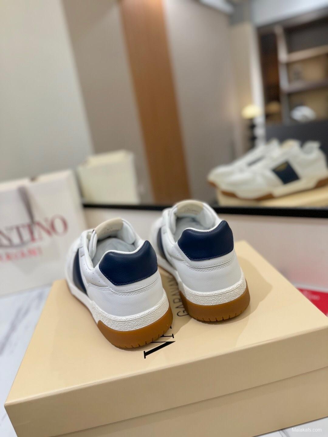 VALENTINO 2025 SS Casual Sneakers with Large V Hook-and-Loop Design - AS00370