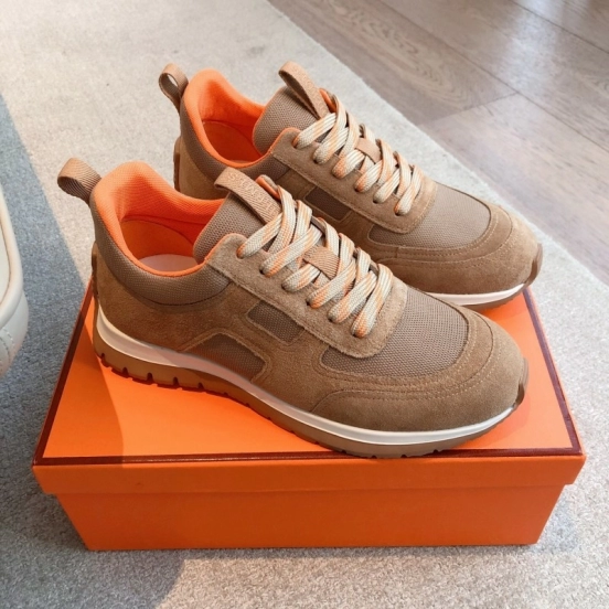 H Boot-Type Spring 2025 Early Collection Classic Chelsea Boots with British Color Blocking - AS00380