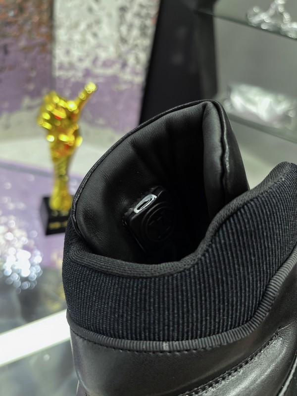 LV Trainer Maxi Sneakers with Multi-Color LED Charging Cable - AS00760