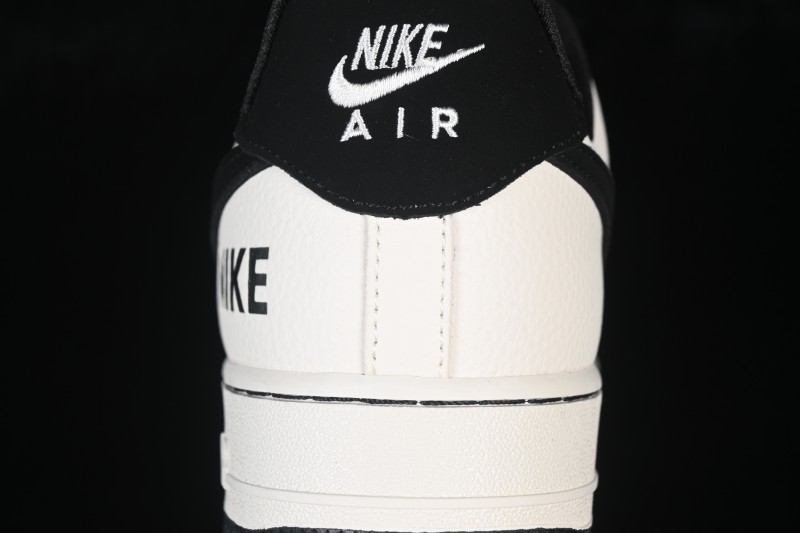 Nike Air Force 1 '07 Low Basketball Shoes with Black and White Contrast Design - BK1916-005