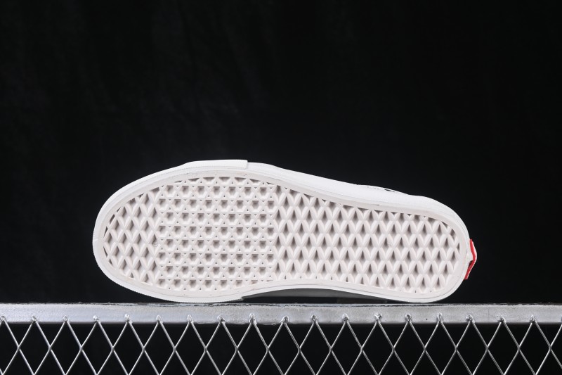 Vans Skate Sk8-Low Retro Skateboarding Shoes with Classic Low-Top Design - VN0A5FCF6FB